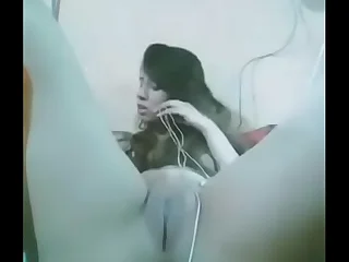 Desi GF nude webcam and using dildo to satisfy the brush pussy